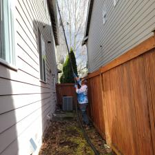 Gutter Cleaning on Walk Ave in Issaquah, WA 1